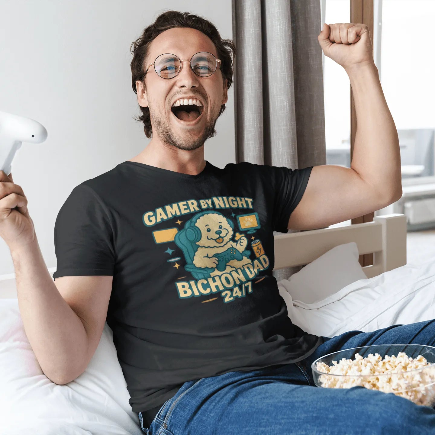 Gamer by Night, Bichon Dad 24/7 – Funny Father’s Day Dog Dad T-Shirt - Fun Factory Frise