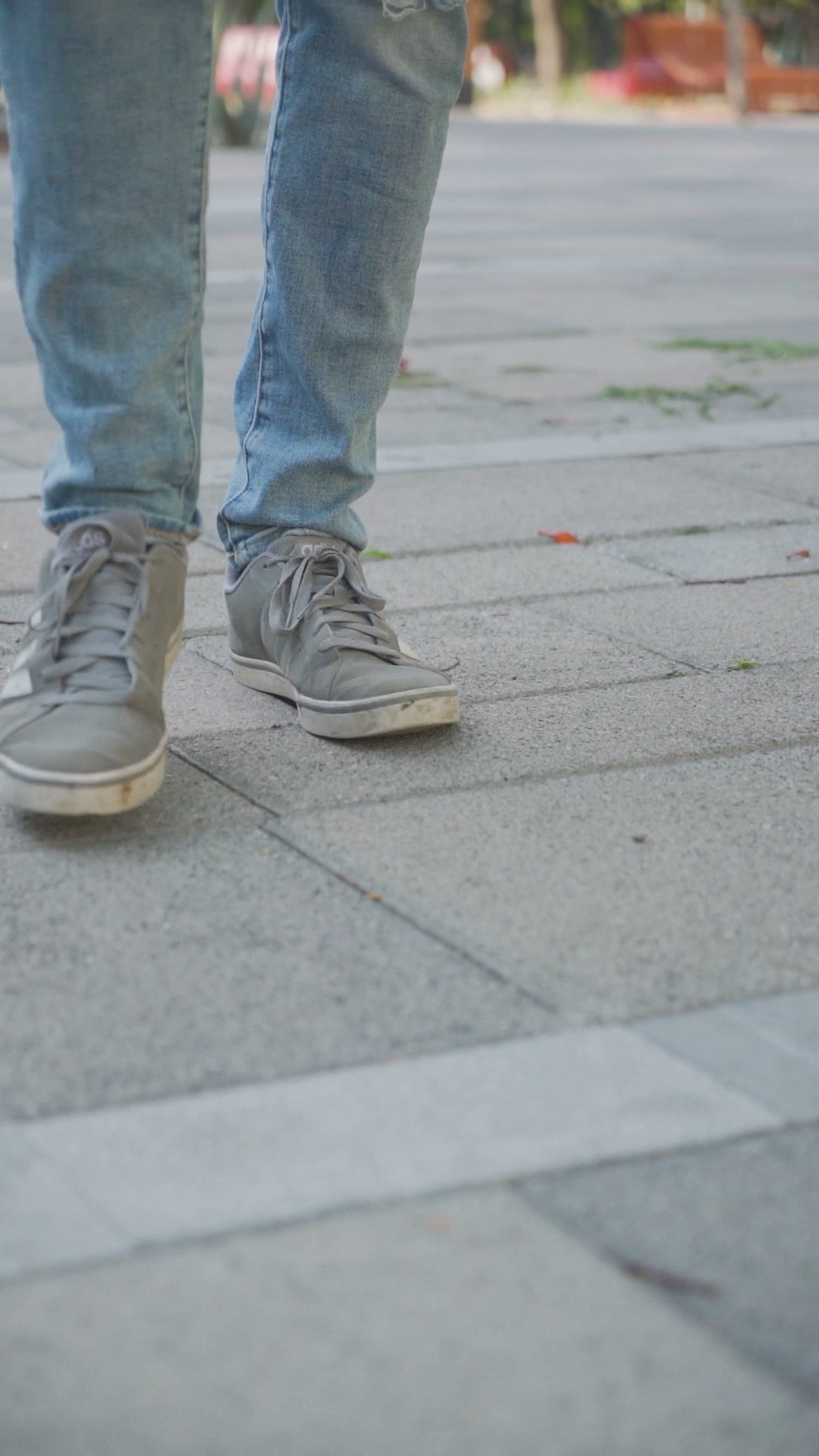 "Unisex Bichon Frise T-shirt with happy dog illustration and playful text – unique gift for Bichon Frise lovers and dog enthusiasts"
Video